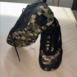 Heelys Black and Camouflage Kids Shoes